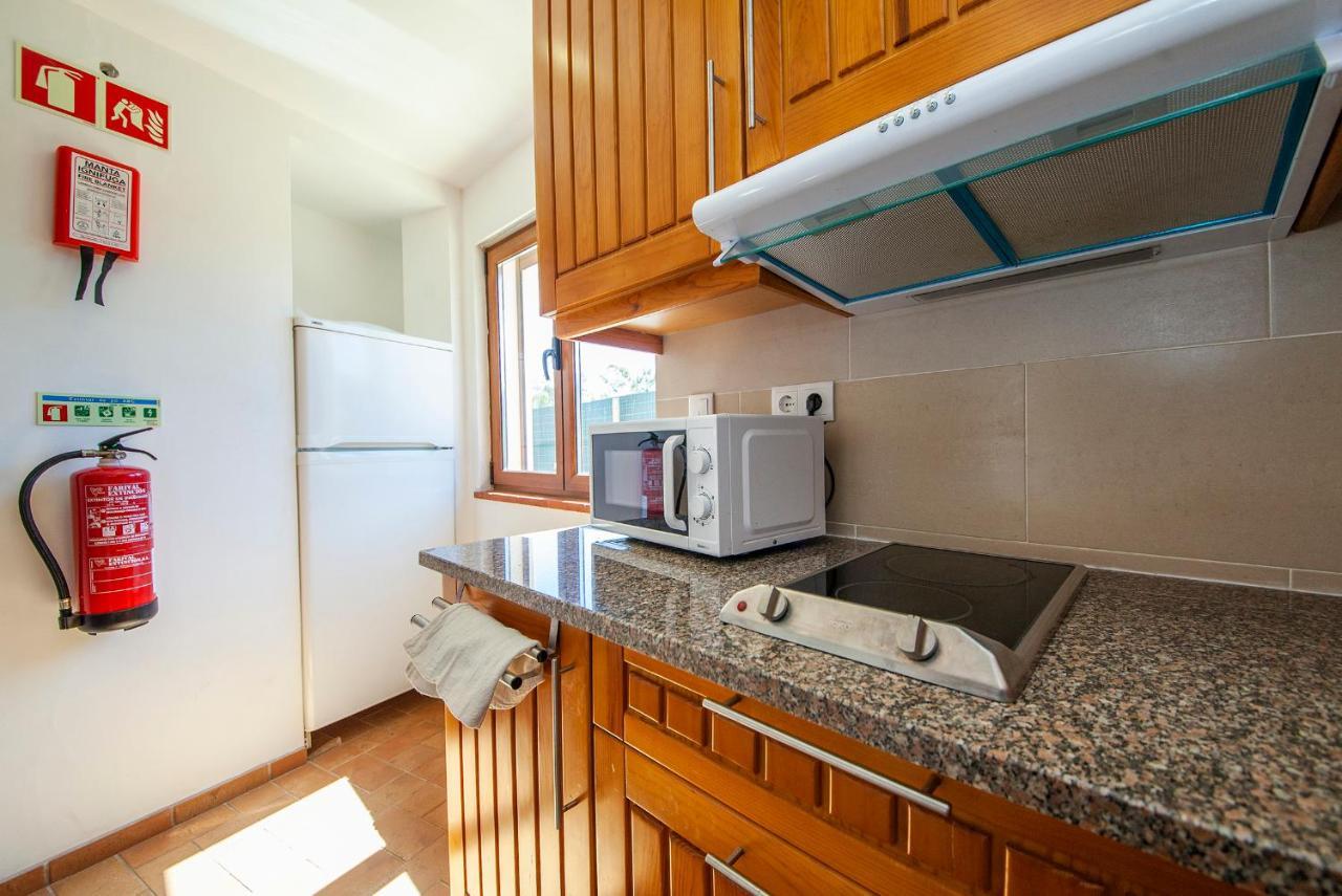 H - Montes De Praias Guesthouse อัลเจซูร์ ภายนอก รูปภาพ