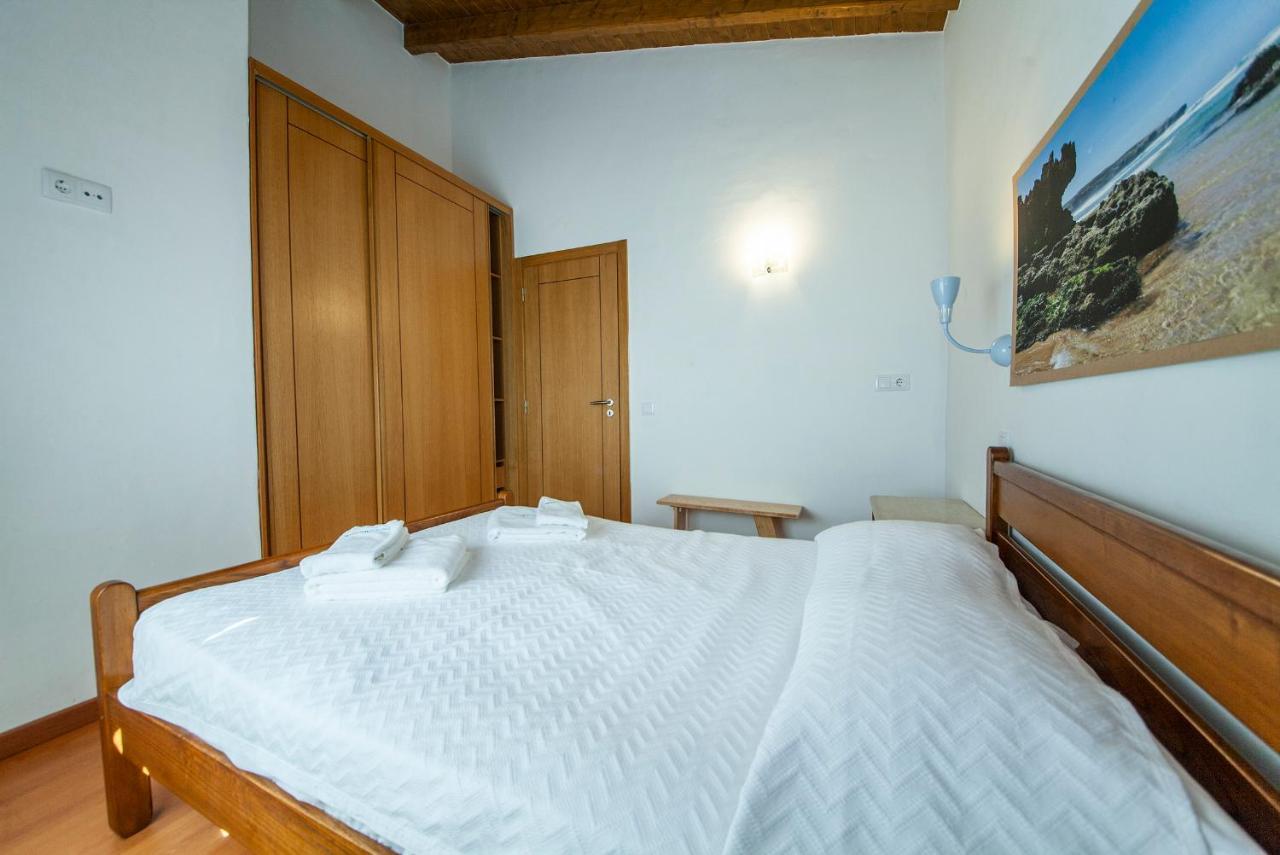 H - Montes De Praias Guesthouse อัลเจซูร์ ภายนอก รูปภาพ