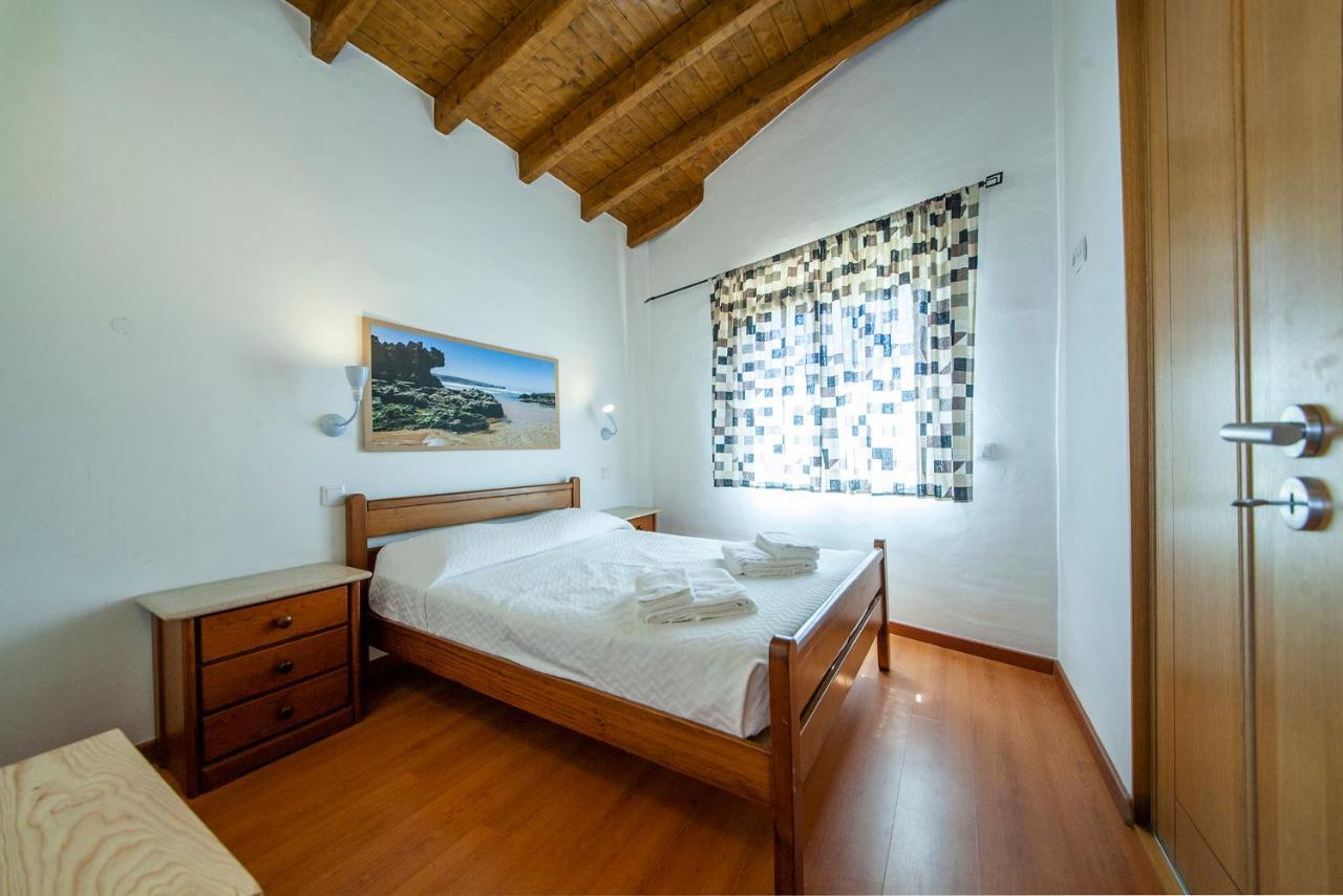 H - Montes De Praias Guesthouse อัลเจซูร์ ภายนอก รูปภาพ